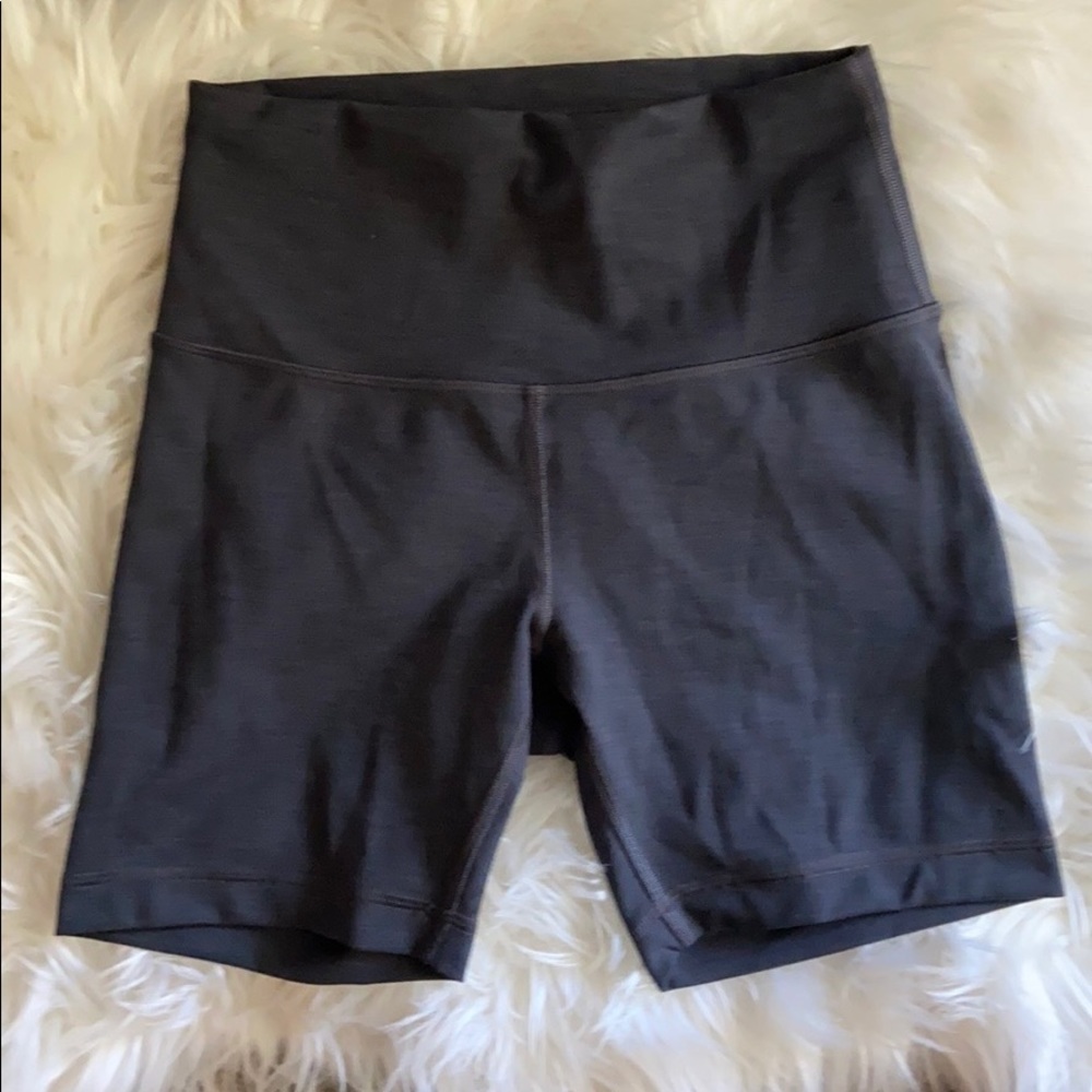 Lululemon Wunder Train High-Rise Short 6”, size 6